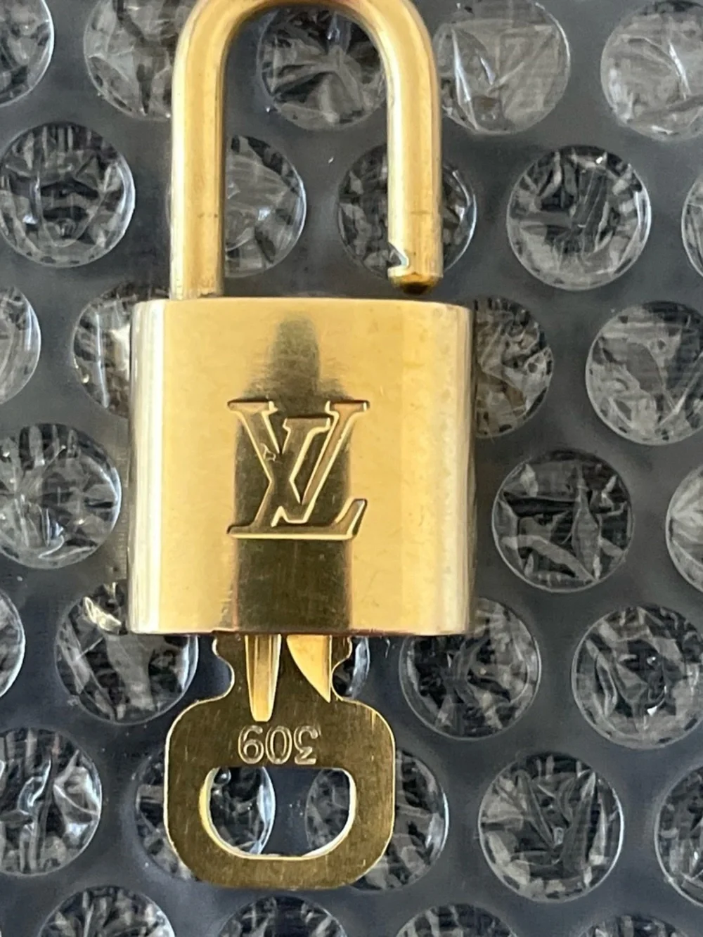 Louis Vuitton Gold Padlock Key (309).